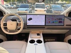 Li Auto i8 2025 Standard Edition - ფოტო 9