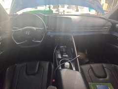Hyundai Elantra 1.5L CVT Luxury - ფოტო 10