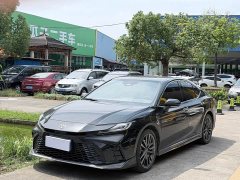 Toyota Camry Hybrid 2.0L HXS Sport Plus - ფოტო 1