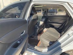 Hyundai Elantra 1.5L CVT Luxury - ფოტო 10
