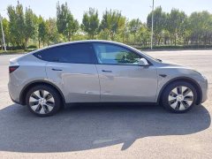 Tesla Model Y Standard Range RWD - ფოტო 4