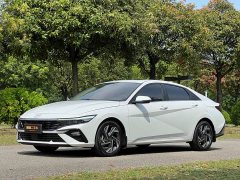 Hyundai Elantra 2023 1.5L CVT GLX Elite - ფოტო 1