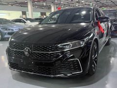 Volkswagen Passat 2022 330TSI Luxury - ფოტო 1