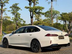BMW 5 Series 530Li Luxury M Sport Package - ფოტო 4