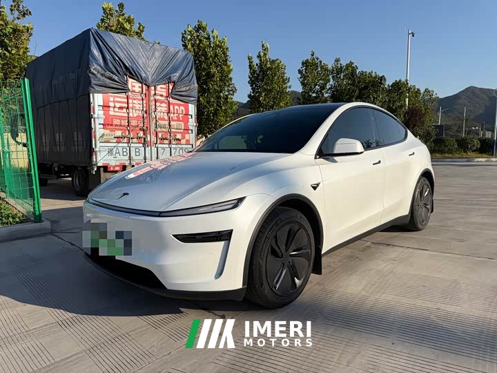 Tesla Model Y Long Range All-Wheel Drive