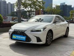 Lexus ES 200 Premium Edition - ფოტო 1