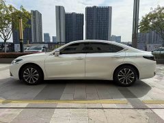 Lexus ES 200 Premium Edition - ფოტო 3