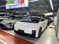 Li Auto Li Xiang MEGA Ultra - ფოტო 1