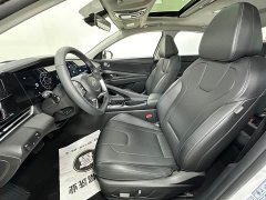 Hyundai Elantra 1.5L CVT Luxury - ფოტო 12