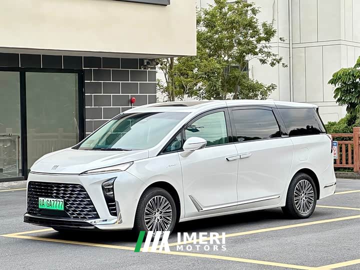 Buick GL8 New Energy Luxe Premium 7-Seater