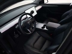 Tesla Model Y Rear-Wheel Drive - ფოტო 3