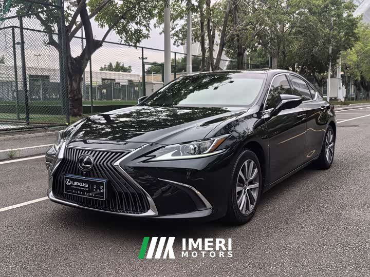 Lexus ES 200 Premium Edition