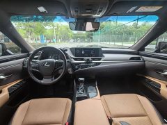 Lexus ES 200 Premium Edition - ფოტო 11