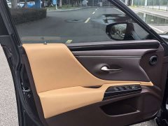 Lexus ES 200 Premium Edition - ფოტო 14