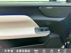 Volvo XC70 Plug-in Hybrid Two-Wheel Drive Long Range Core - ფოტო 15