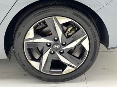 Hyundai Elantra 1.5L CVT Luxury - ფოტო 19