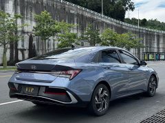 Hyundai Elantra 1.5L CVT Luxury - ფოტო 10