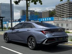 Hyundai Elantra 1.5L CVT Luxury - ფოტო 13
