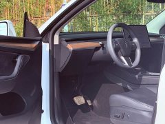Tesla Model Y Long Range All-Wheel Drive - ფოტო 4