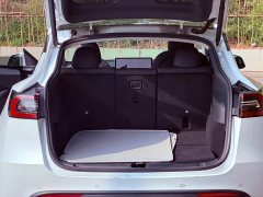 Tesla Model Y Long Range All-Wheel Drive - ფოტო 8