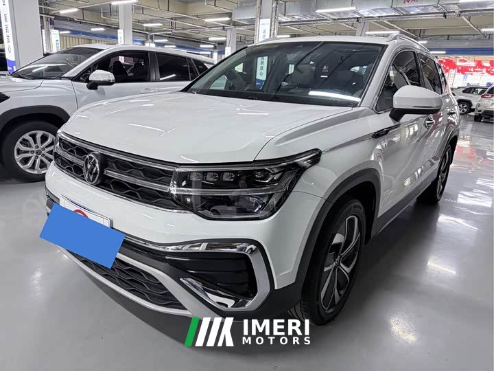 Volkswagen Touareg 300TSI Two-Wheel Drive Full Moon Edition