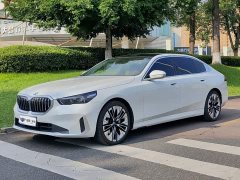 BMW 5 Series 530Li Luxury M Sport Package - ფოტო 1