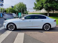BMW 5 Series 530Li Luxury M Sport Package - ფოტო 3