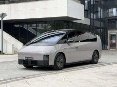 Li Auto MEGA Home Family Edition - ფოტო 1
