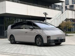 Li Auto MEGA Home Family Edition - ფოტო 3