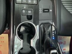 Toyota Crown Venza 2.5L HEV AWD Luxury - ფოტო 13