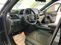 Toyota Crown Venza 2.5L HEV AWD Luxury - ფოტო 4
