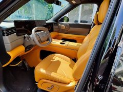 IM Motors Zhiji LS8 52 Max Luxury Six-Seater - ფოტო 7