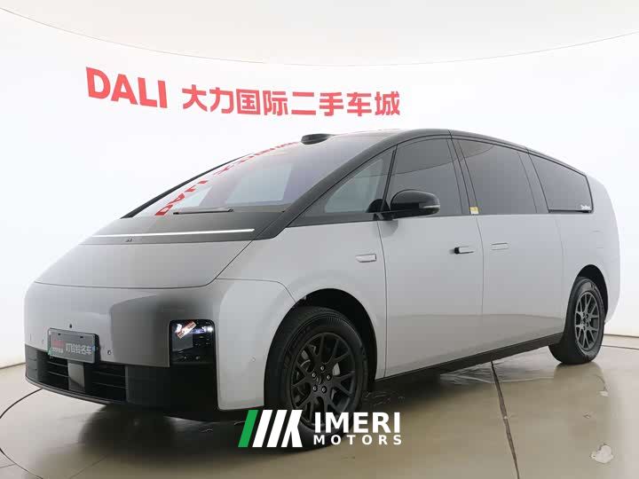 Li Auto MEGA Home Family Edition