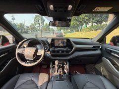 Toyota Crown Venza 2.5L HEV AWD Luxury - ფოტო 13
