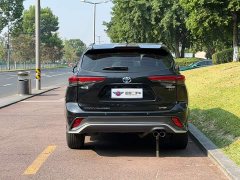 Toyota Crown Venza 2.5L HEV AWD Luxury - ფოტო 5