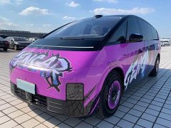 Li Auto MEGA Home Family Edition - ფოტო 1