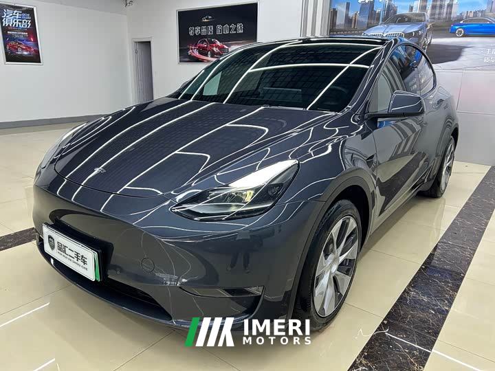 Tesla Model Y Long Range All-Wheel Drive