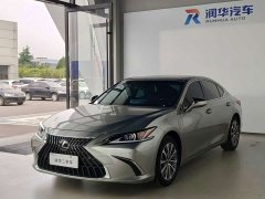 Lexus ES 260 Excellence Edition - ფოტო 1