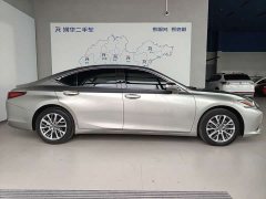 Lexus ES 260 Excellence Edition - ფოტო 3