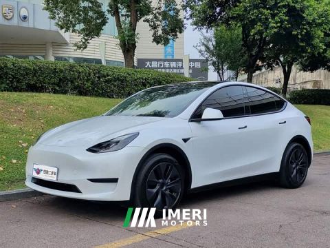 2024 Tesla Model Y Rear-Wheel Drive