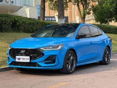 Ford Focus Sedan EcoBoost 180 Automatic ST Line - ფოტო 1