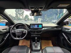 Ford Focus Sedan EcoBoost 180 Automatic ST Line - ფოტო 13