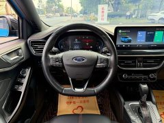 Ford Focus Sedan EcoBoost 180 Automatic ST Line - ფოტო 14