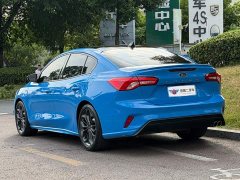 Ford Focus Sedan EcoBoost 180 Automatic ST Line - ფოტო 4