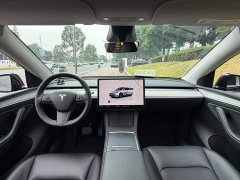 Tesla Model Y Rear-Wheel Drive - ფოტო 13