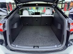 Tesla Model Y Performance All-Wheel Drive - ფოტო 12