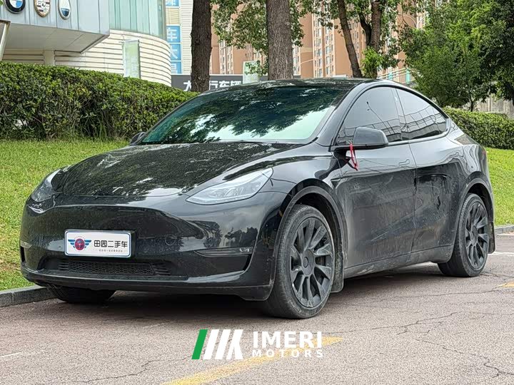 Tesla Model Y Long Range All-Wheel Drive