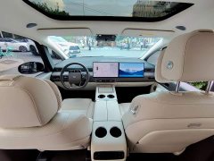 Li Auto Li Xiang MEGA Ultra - ფოტო 10