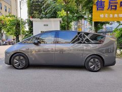 Li Auto Li Xiang MEGA Ultra - ფოტო 3