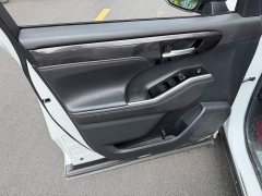 Toyota Crown Venza 2021 2.5L HEV AWD Luxury - ფოტო 6